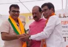 शिवसेनेचे जिल्हा उपप्रमुख भरत जोशी भारतीय जनता पक्षाच्या तंबूत दाखल
