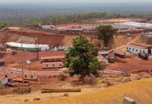 खाण उद्योग गडचिरोली जिल्ह्यातील आदिवासींसाठी तारक की मारक?