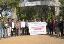 आदिवासी गौरव यात्रेतील प्राध्यापकांची आनंदवन व सोमनाथ प्रकल्पाला भेट