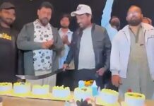 तलवारीने केक कापणाऱ्यांची भाईगिरी उतरविली, कान धरून मागितली माफी