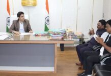 जिल्ह्यातील विकास प्रकल्पांवर मा.खा. नेते यांची जिल्हाधिकाऱ्यांसोबत चर्चा