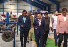 मुंबई विद्यापीठाचे कुलगुरु डॉ.कुलकर्णी यांची गोंडवाना विद्यापिठाला भेट