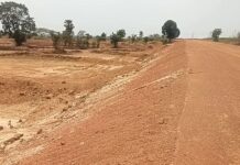 रेल्वेमार्गासाठी कंत्राटदाराने हडपली शेतकऱ्यांची जमीन, पुन्हा सर्व्हे करा