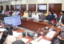 मुख्य सचिव सुजाता सौनिक यांनी गडचिरोलीत घेतला कामांचा आढावा