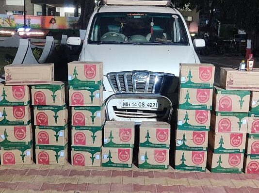 साडेतीन लाखांच्या दारूच्या पेट्यांसह वाहन जप्त, एलसीबीची कारवाई