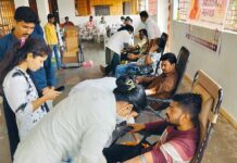 आलापल्लीत नरेन्द्राचार्य महाराज भक्त मंडळातर्फे रक्तदान शिबिर