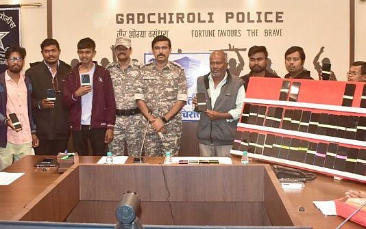 पोलिसांनी शोधून काढले 53 मोबाईल, कुणाचे हरवले, तर कुणाचे चोरले होते