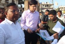जिल्हाधिकारी पंडा व आ.डॉ.नरोटे यांनी केली विकास कामांची पाहणी