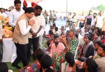 वीराच्या अंत्यसंस्काराला उलटला गाव, सहपालकमंत्र्यांकडून कुटुंबियांचे सांत्वन