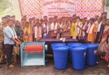 कोठी परिसरातील नागरिकांना विविध उपयोगाच्या वस्तुंचे वाटप