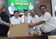 आ.वंजारी यांच्या आमदार निधीतून ग्रंथालयांना पुस्तके व शाळांना संगणक