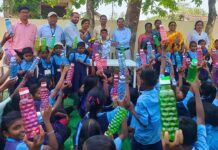 मुलाच्या वाढदिवसानिमित्त विद्यार्थ्यांना वाटल्या पाण्याच्या 168 बॅाटल