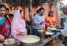 पोचम्मा देवीची बोनालू उत्सव पुजा, आत्राम दाम्पत्याकडून अन्नदान