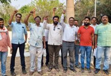 जिल्ह्यात बांधकामांचा खर्च म्हणजे, ‘आमदनी चवन्नी, खर्चा रुपय्या’