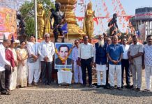 बॅरिस्टर राजाभाऊ खोब्रागडे यांना रिपब्लिक पक्षाच्या वतीने अभिवादन