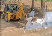 अतिक्रमण हटविताना चातगावच्या वनपरिक्षेत्राधिकाऱ्याचा आततायीपणा