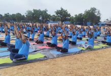 ‘लॅायड्स’तर्फे सुरजागडसह कोनसरीत सामुहिक योगाभ्यास