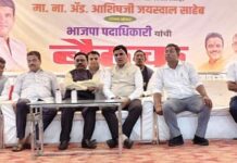 शिवसेना नेत्याच्या उपस्थितीत भाजप पदाधिकाऱ्यांची बैठक