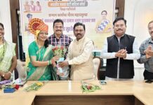 गीता हिंगे यांचा डॅा.आंबेडकर समाजभूषण पुरस्काराने गौरव