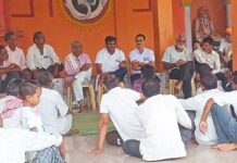 मा.आ.कृष्णा गजबे यांचा पाथरगोटात नागरिकांशी संवाद