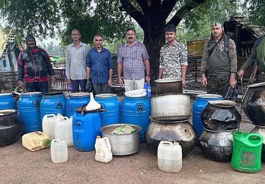 धानोरा तालुक्यात आठ ठिकाणी दारू विक्रेत्यांविरूद्ध कारवाई