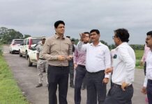 जिल्हाधिकाऱ्यांनी केली अहेरी उपविभागातील रस्त्यांची पाहणी