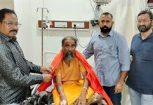 व्यापारी संघटनेने घेतली मुरलीधर महाराजांची भेट