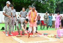 अपर पोलीस महासंचालकांच्या हस्ते शेतकऱ्यांना वाटले साहित्य