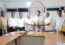 आदिवासी परिषदेवर निवड, घनश्याम मडावी यांचा सत्कार