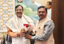 माजी मंत्री मुनगंटीवार यांचा मा.खा.डॉ.नेते यांनी केला सत्कार