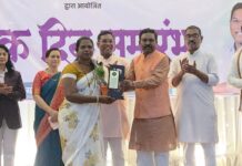 स्पंदन फाउंडेशनकडून जि.प. शाळेवरील शिक्षकांचा सत्कार