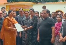 आरोग्य कर्मचाऱ्यांच्या आंदोलनाला तनुश्री आत्राम यांनी दिली भेट