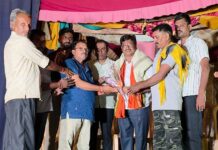 ग्रामपंचायतीचा दर्जा मिळवून दिल्याबद्दल गजबे यांचा सत्कार