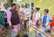 आष्टीतील शिबिरात विद्यार्थ्यांची केली मोफत आरोग्य तपासणी