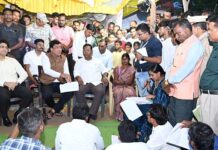 हत्तींनी केलेल्या नुकसानीच्या पाहणीसाठी सहपालकमंत्री बांधावर