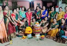 बतकम्मा उत्सवात लक्ष्मीनगरच्या महिलांचा उत्स्फूर्त सहभाग