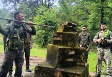 कटेझरी आणि मर्मा जंगलातील माओवाद्यांची दोन स्मारके पाडली