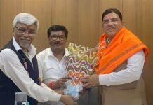 सहपालकमंत्री अॅड.जयस्वाल यांचे भाजप कार्यालयात स्वागत