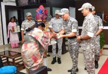 शहीद जवानांच्या कुटुंबियांना दिवाळीनिमित्त फराळाचे वाटप