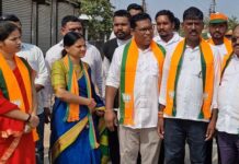 भाजपच्या प्रचारात उमेदवारांसह माजी नगराध्यक्षाचे ‘हम साथ-साथ’