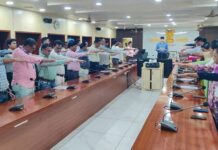 जिल्हाधिकारी कार्यालयात घेतली राष्ट्रीय एकता दिनाची शपथ