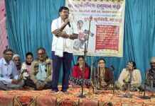 देसाईगंजच्या गांधी वॅार्डात तुषार सूर्यवंशी यांचे प्रबोधन