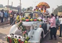 श्वेताची व्हिन्टेज कारमधून रॅली, जिल्हाधिकाऱ्यांनी केला सत्कार