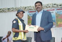 1692 कर्मचाऱ्यांना शेअर्स देऊन लॅायड्सने केले कंपनीचे भागीदार