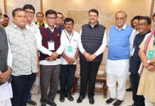 मुख्यमंत्र्यांनी केली भाजपच्या ज्येष्ठ पदाधिकाऱ्यांसोबत चर्चा