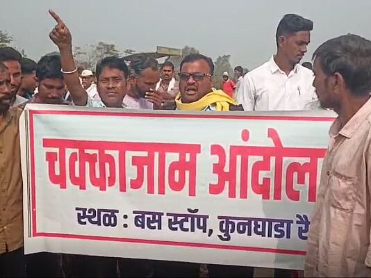 अपघातानंतर संतप्त नागिकांनी कुनघाड्यात केला चक्काजाम