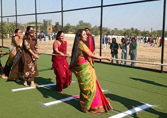 पारंपरिक खेळांनी जागवल्या महिलांच्या बालपणीच्या आठवणी