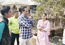 ‘त्या’ फुटलेल्या पाईपलाईनची नगरसेवकांनी घेतली दखल