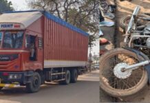 ट्रकच्या धडकेत दुचाकीवरील एक ठार, दोघे गंभीर जखमी