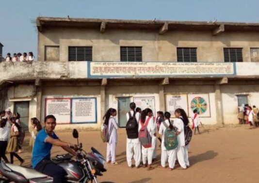 चामोर्शीतील कॅापी प्रकरणात तीन शिक्षकांसह शिपाई निलंबित